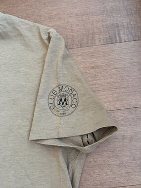 Club Monaco Men's Short Sleeve Tee in Olive Green with Logo Sleeve